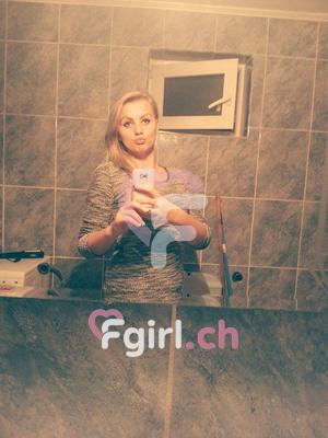 Melania - Escort à Plan-les-Ouates
