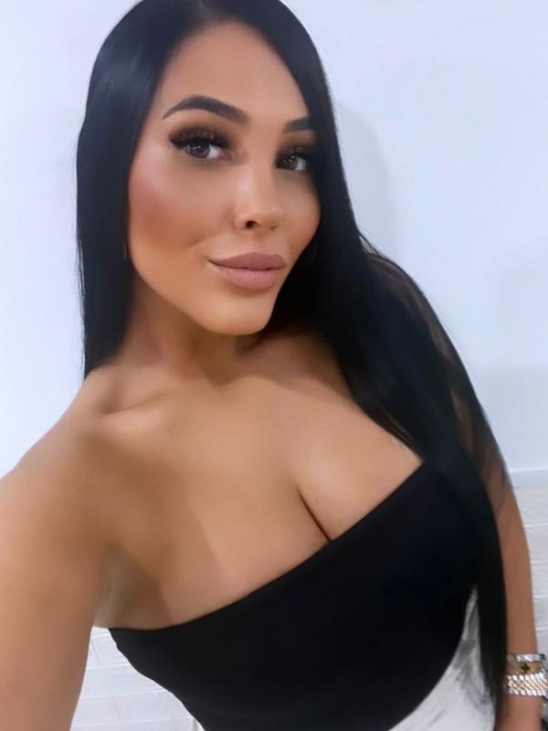 Adriana - Escort à Monthey
