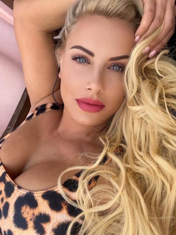 Adriana - Escort in Genf
