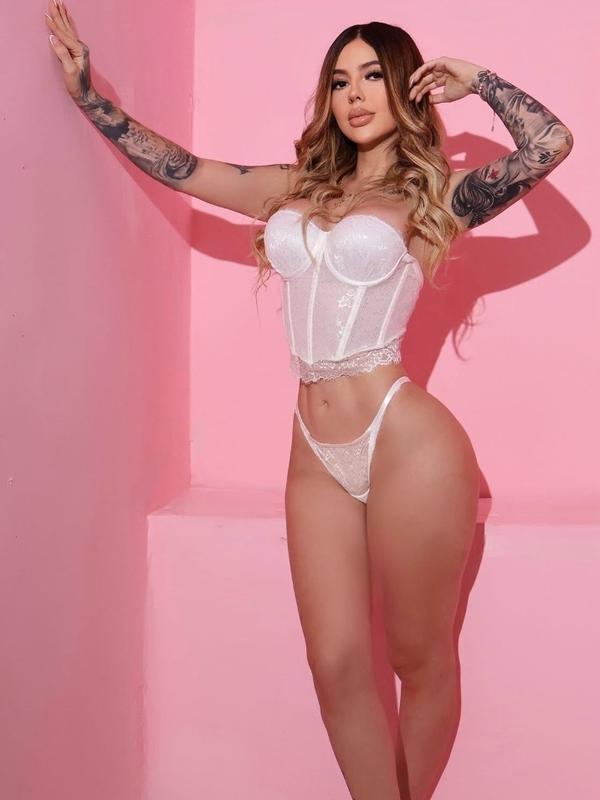 Alahia - Escort in Eaux-vives
