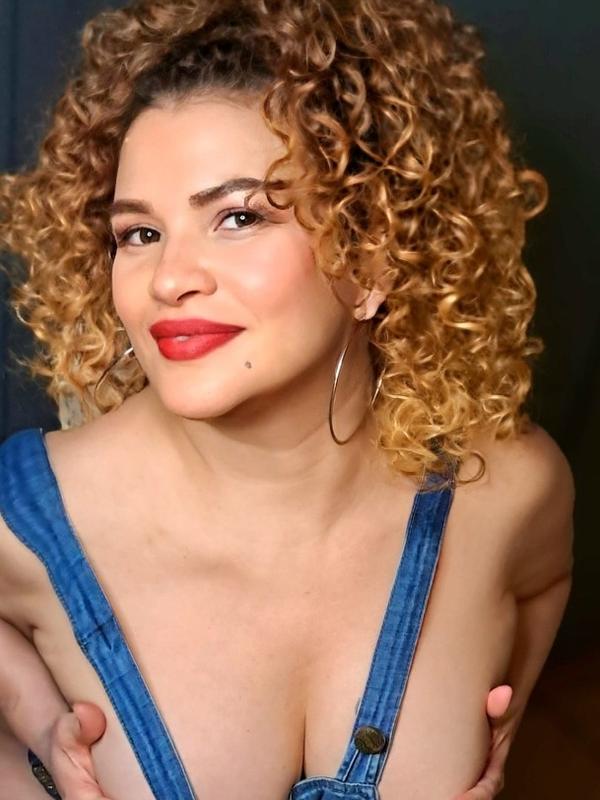 Aline - Escort in Moutier
