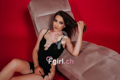 Aline - Escort in Thônex

