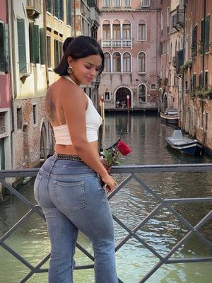Ari - Massaggiatrice erotica a Genève
