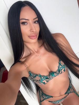 Aryel - Escort à Aigle
