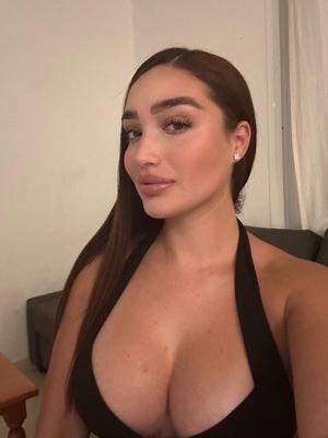 Bella - Escort in Genf
