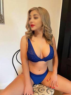 Carolle - Erotische Masseurin in Bulle
