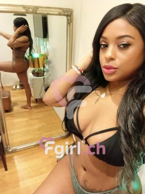 Camila - Escort in Genf
