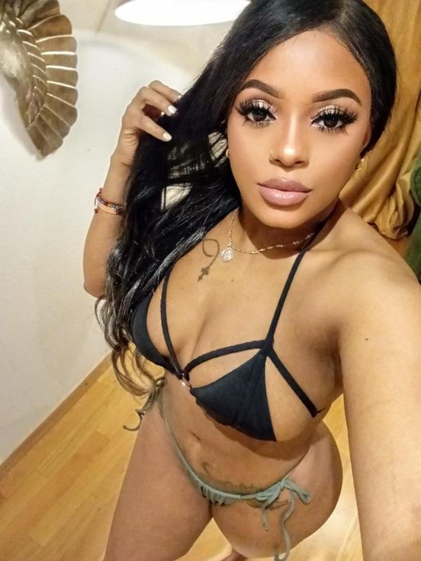 Camila - Escort in Genf
