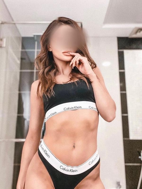 Candice - Masajista erótica en Monthey
