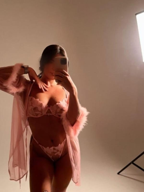 Cassia - Escort in Neuenburg
