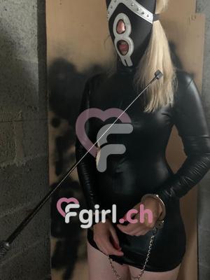 Soumise Vip - Dominatrix BDSM a Genève
