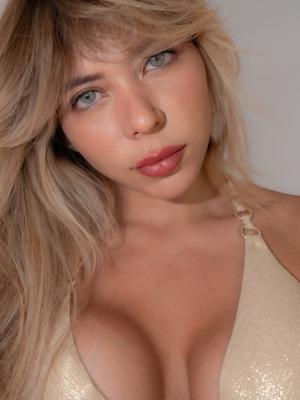 Chiara - Escort a Genève
