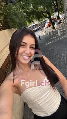 Chloe - Masseuse érotique à Eaux-vives