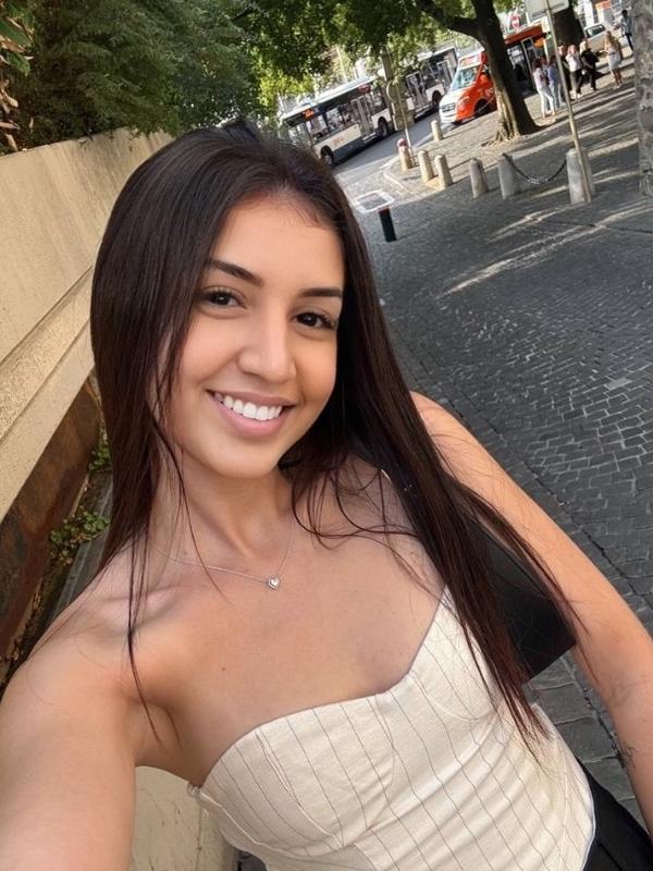 Chloe - Masseuse érotique à Eaux-vives

