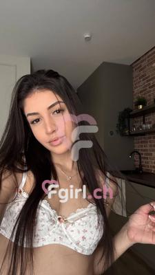 Chloe - Masseuse érotique à Eaux-vives