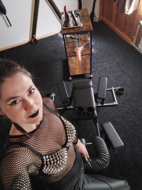 Comtesse Cat - Dominatrix BDSM a Saint-Maurice
