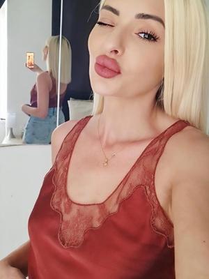Karina - Escort in Aigle
