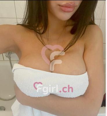 Davinia - Erotische Masseurin in Bulle
