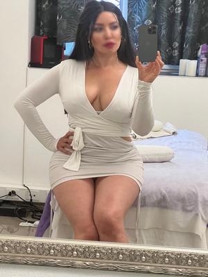 Dina - Escort in Genf
