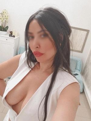 Dina - Escort a Genève
