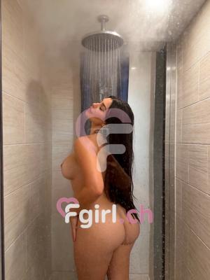 Dina - Erotische Masseurin in Genf
