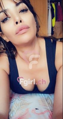 Dina - Erotische Masseurin in Genf
