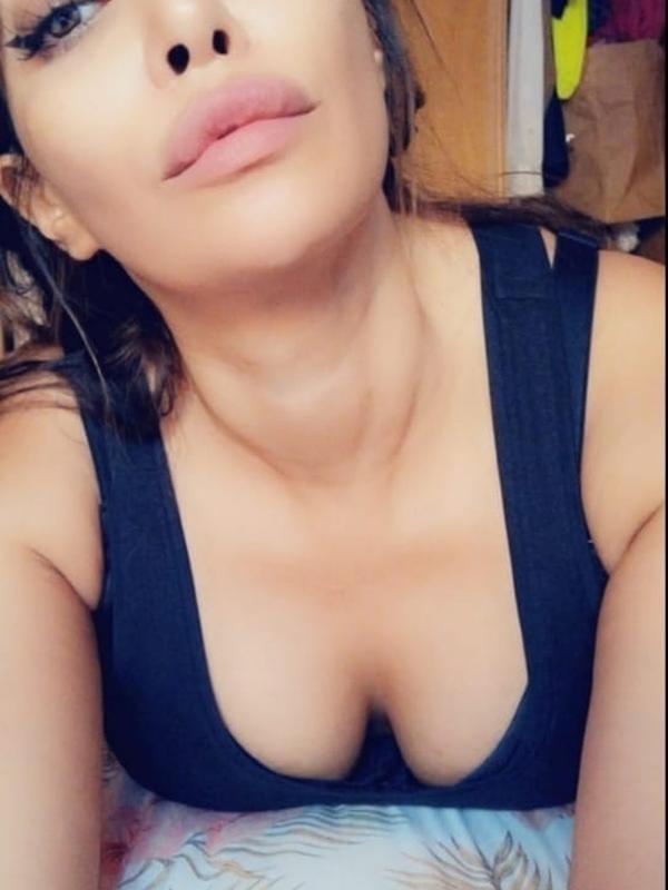 Dina - Masajista erótica en Genève
