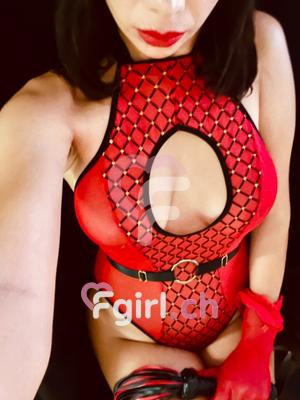 Divina - Dominatrice BDSM à Genève
