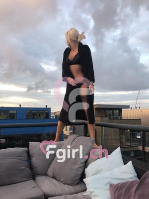Divine Reine - BDSM-Domina in Genf
