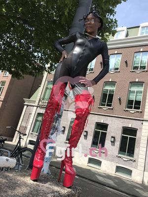 Divine Tituba - Dominatrice BDSM à Zürich
