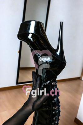Domina Nicole - BDSM-Domina in Vétroz
