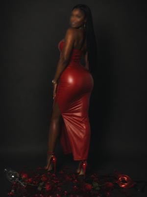 Ebony - Dominatrice BDSM à Genève
