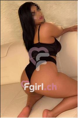 Elara - Masseuse érotique à Fribourg
