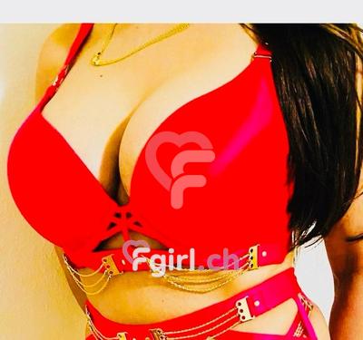 Elena - Escort en Fribourg
