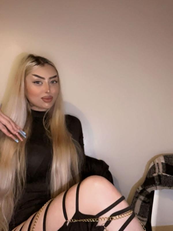 Ella - Escort in Lausanne
