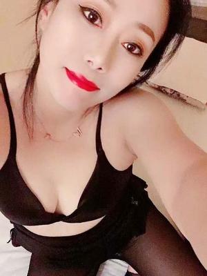 Ellie - Escort in Prilly
