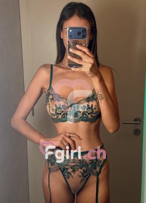Elsy - Escort in Saxon
