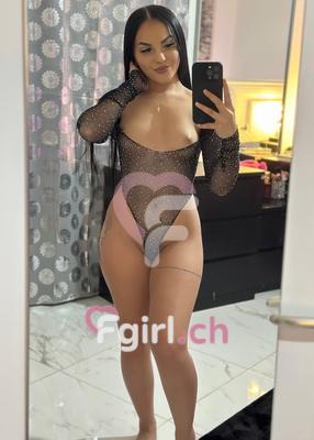 Ely - Escort in Eaux-vives
