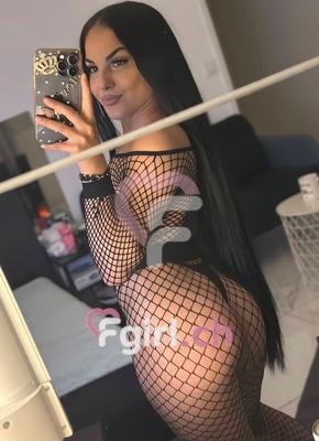 Ely - Escort in Eaux-vives