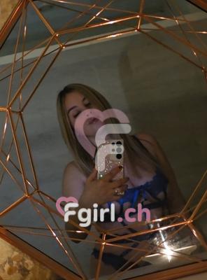 Emanuela - Masajista erótica en Vevey
