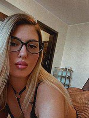 Emilie - Escort in Neuenburg
