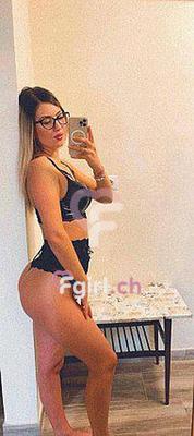 Emilie - Escort in Neuenburg
