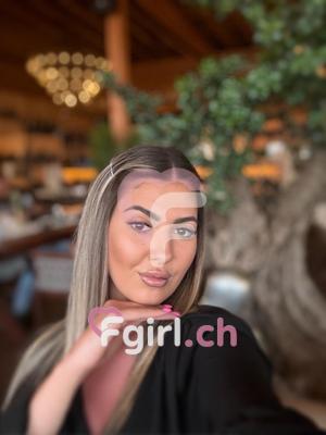 Emilie - Escort in Neuenburg
