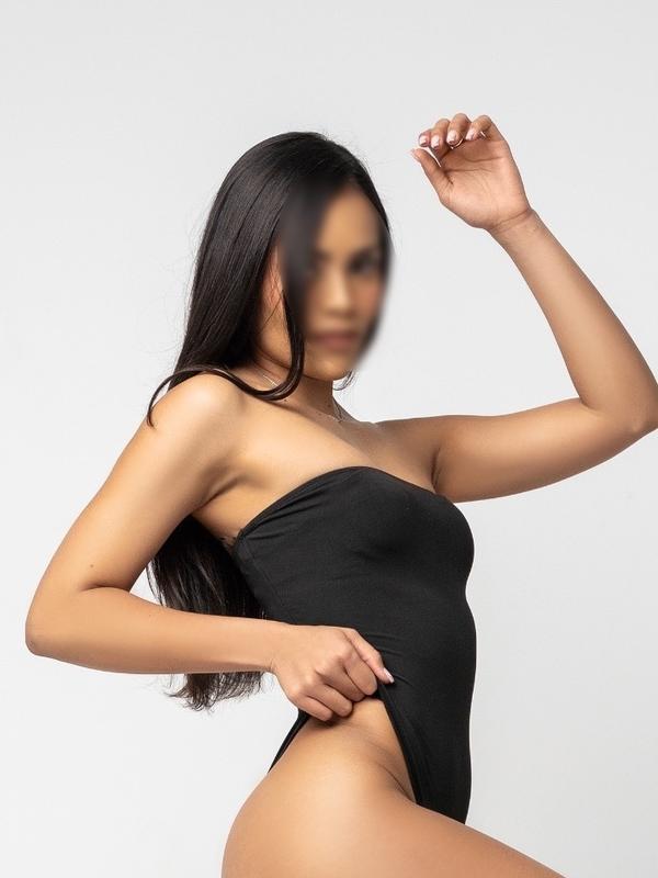 Emily - Masseuse érotique à Genève
