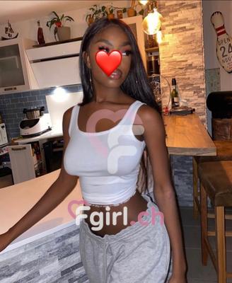 Emy - Masseuse érotique à Delémont
