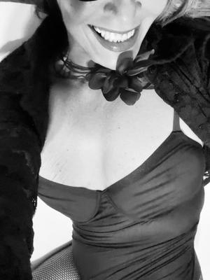 Femme Mûre - Escort in Saillon
