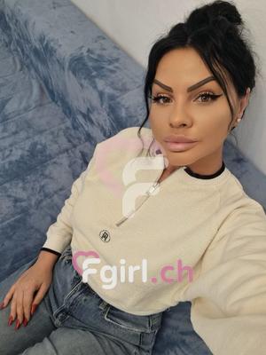 Giulia - Escort in Champel