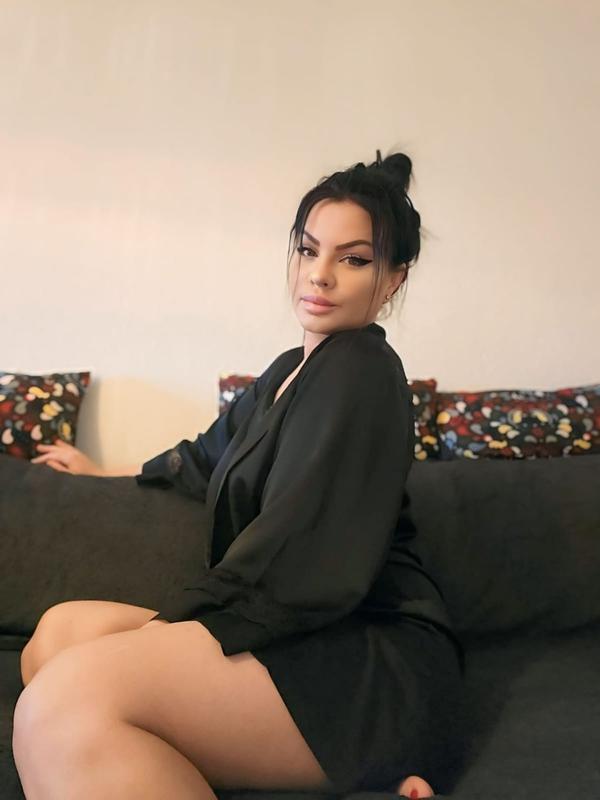 Giulia - Escort in Champel
