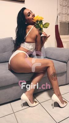 Inaya - Erotische Masseurin in Neuenburg
