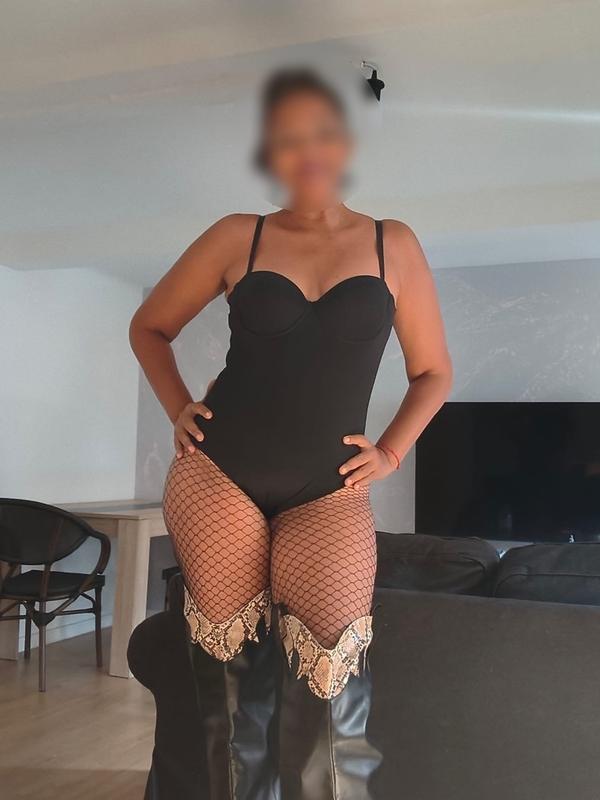Inès - Erotic masseuse in Sierre
